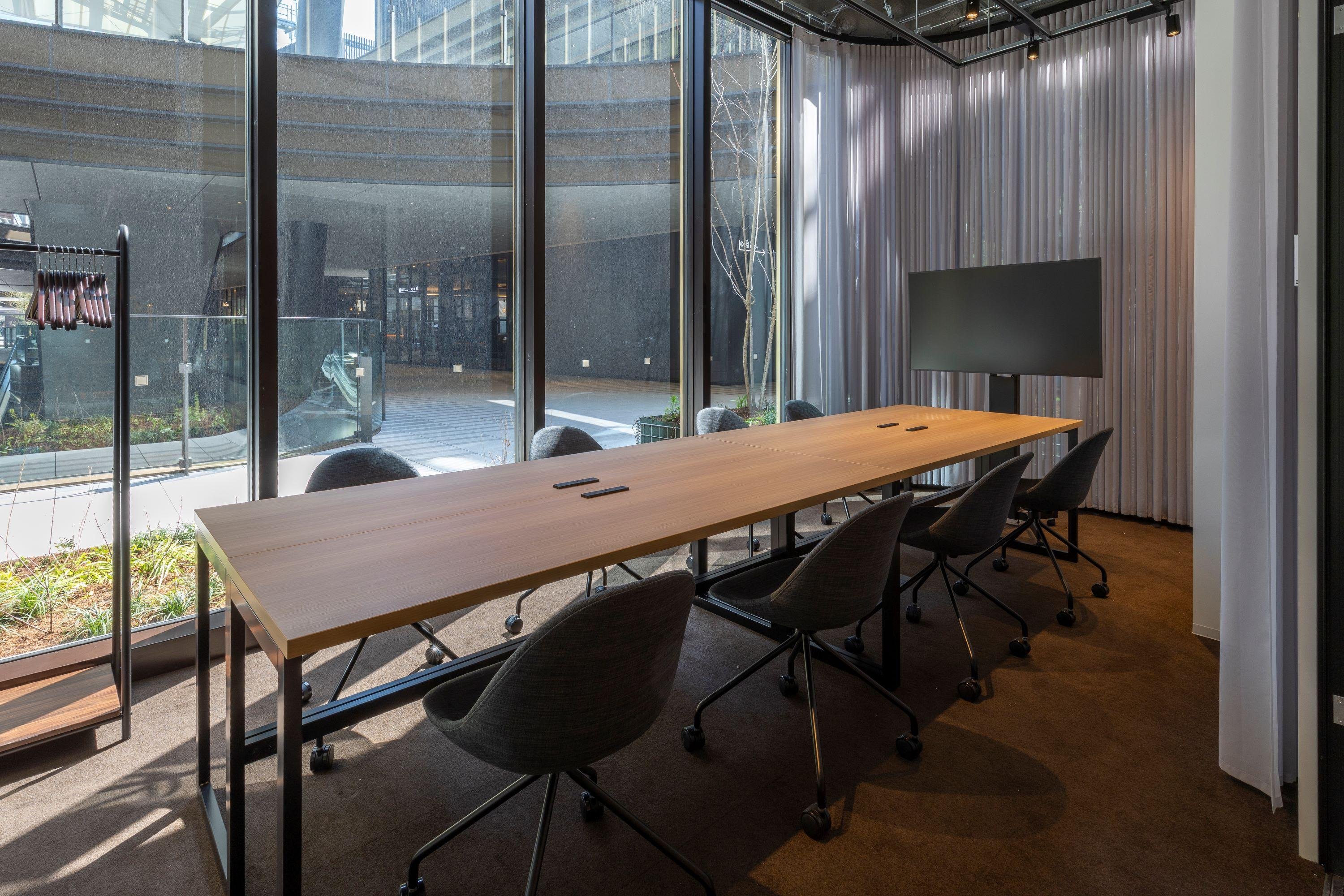 「TSUTAYA BOOKSTORE大井町トラックス」内SHARE LOUNGE の店内写真です。