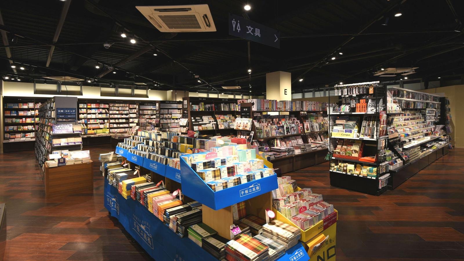 全国初の「BOOK ＆ CAFE」「SHARE LOUNGE」「TSUTAYA Conditioning」複合店舗『TSUTAYA BOOKSTORE 香里園』の説明画像です