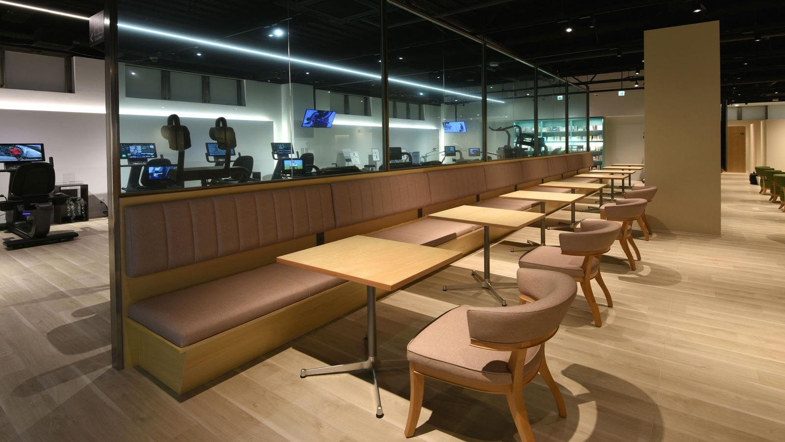全国初の「BOOK ＆ CAFE」「SHARE LOUNGE」「TSUTAYA Conditioning」複合店舗『TSUTAYA BOOKSTORE 香里園』の説明画像です