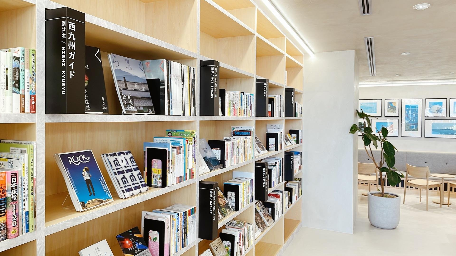 地域の魅力を伝える「武雄 旅 書店」/「武雄温泉駅観光案内所」