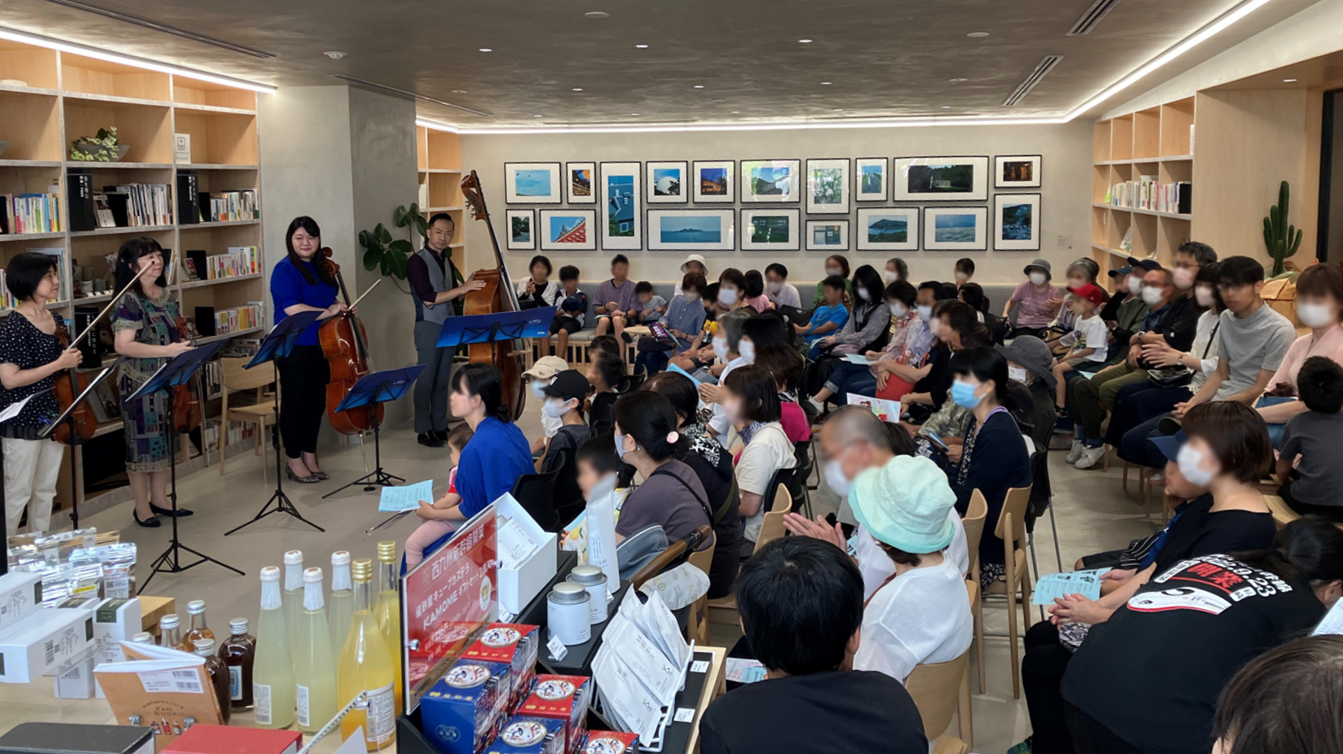 地域の魅力を伝える「武雄 旅 書店」/「武雄温泉駅観光案内所」