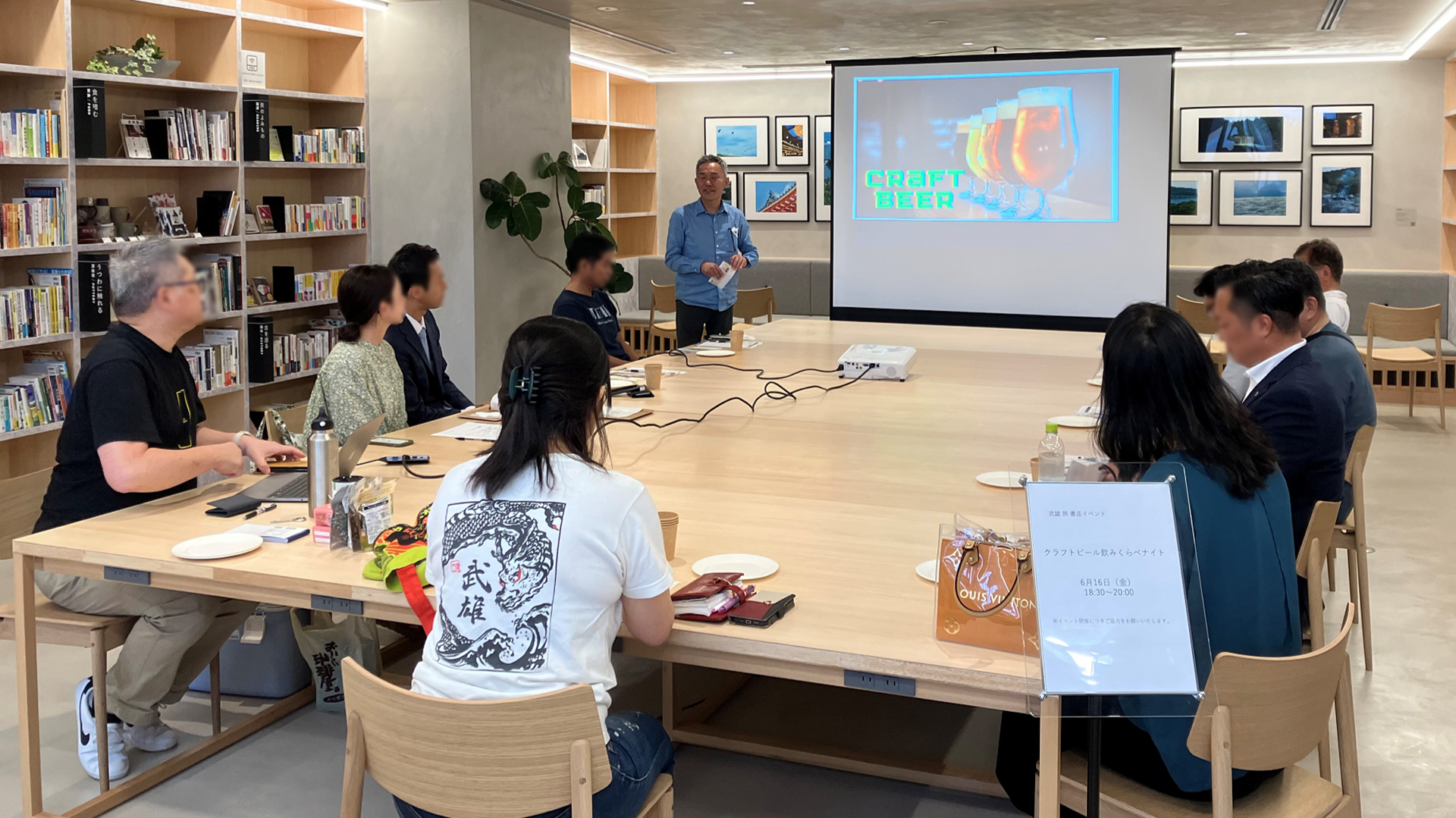 地域の魅力を伝える「武雄 旅 書店」/「武雄温泉駅観光案内所」