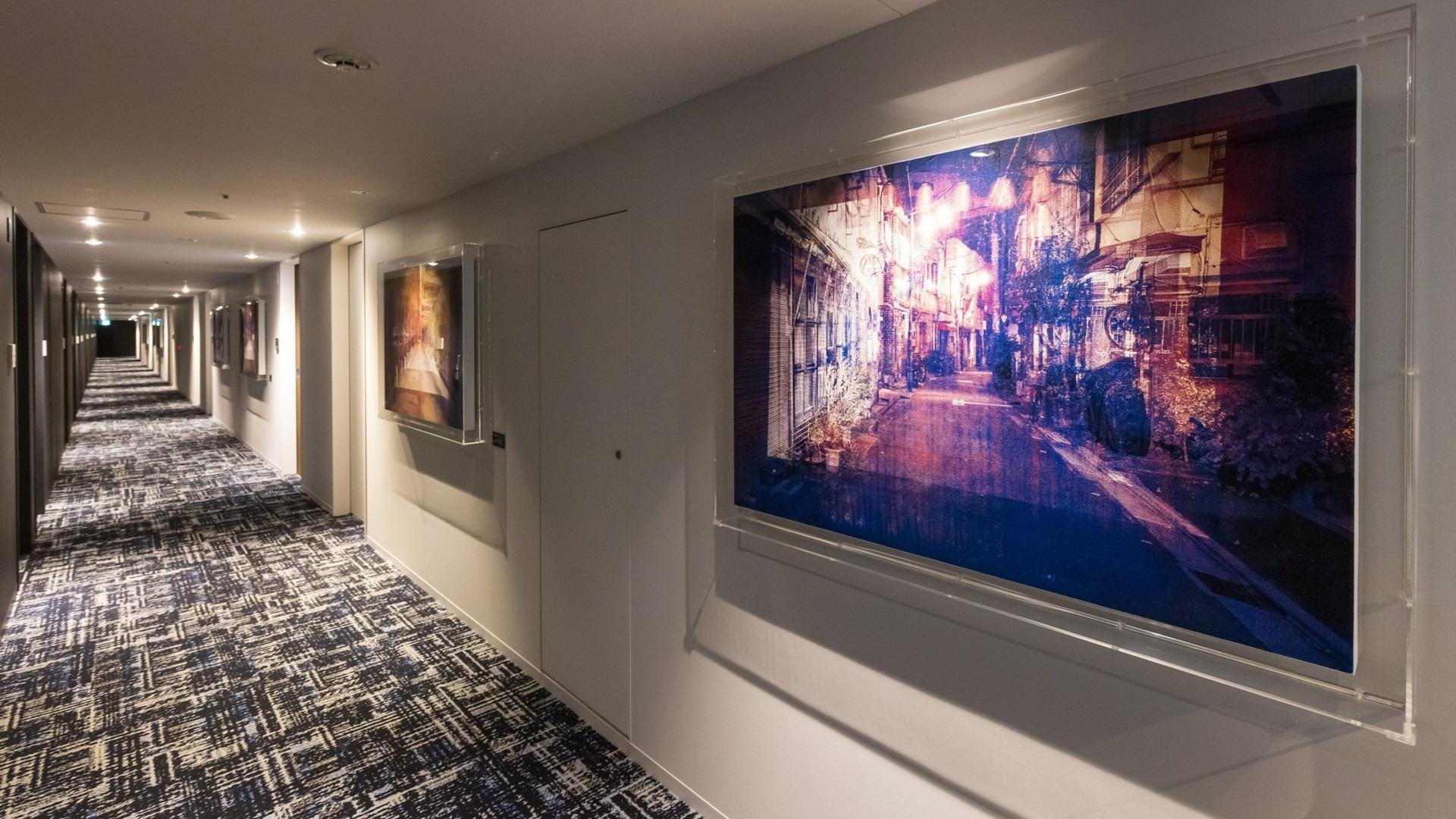 蔦屋書店各店や社外との共創による年間300件以上の作品展を開催の説明画像です