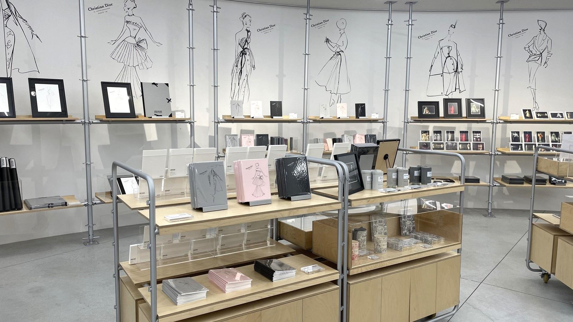 「NADiff」「美術出版社」の強みをいかし、大型企画展のサポート、ミュージアムショップの運営、図録制作・商品開発まで網羅の説明画像です