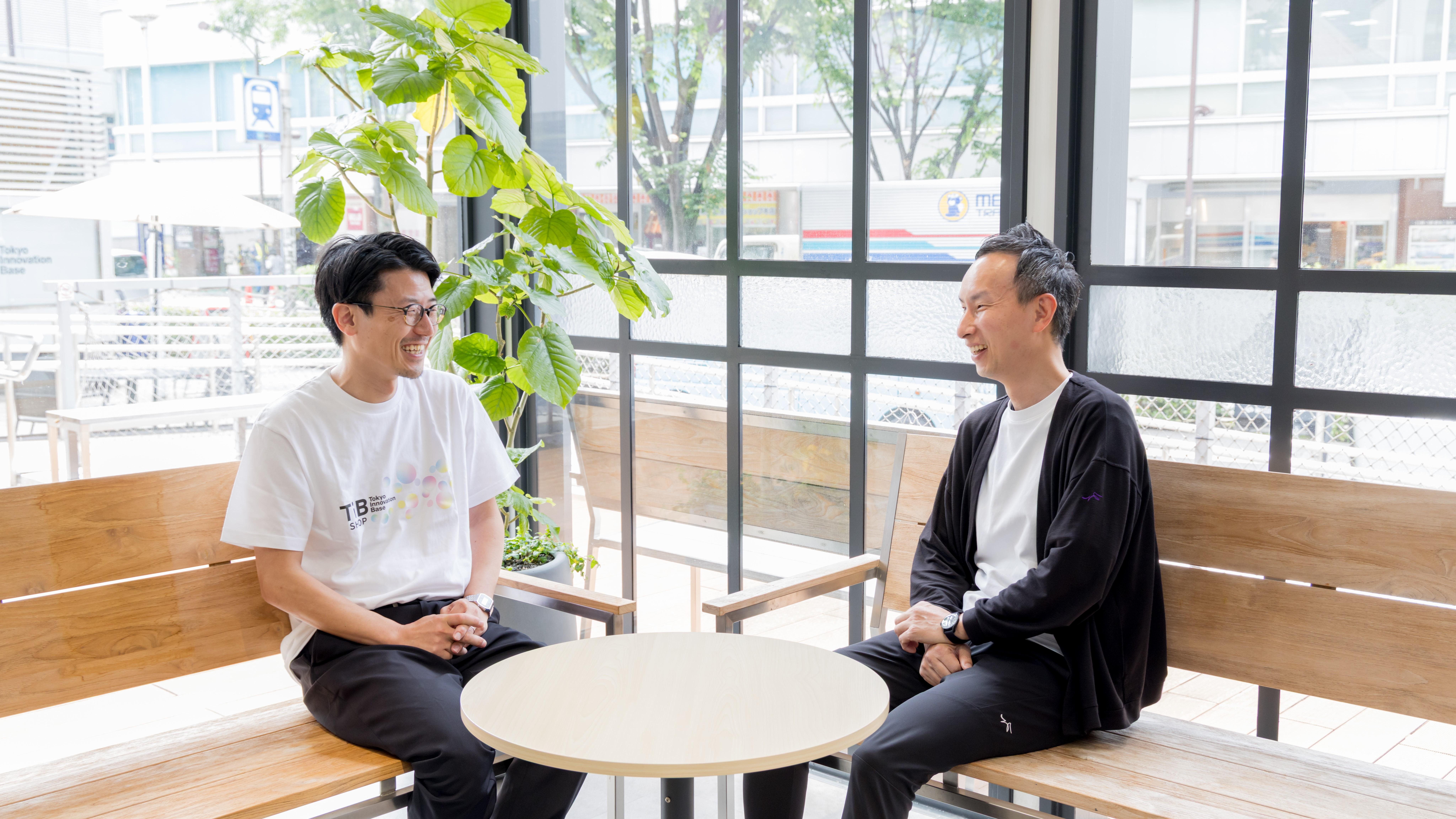 CCCの創業・産業支援の軌跡と「TIB SHOP」を通じて見据える未来図の櫻澤と蒲田のインタビュー画像です