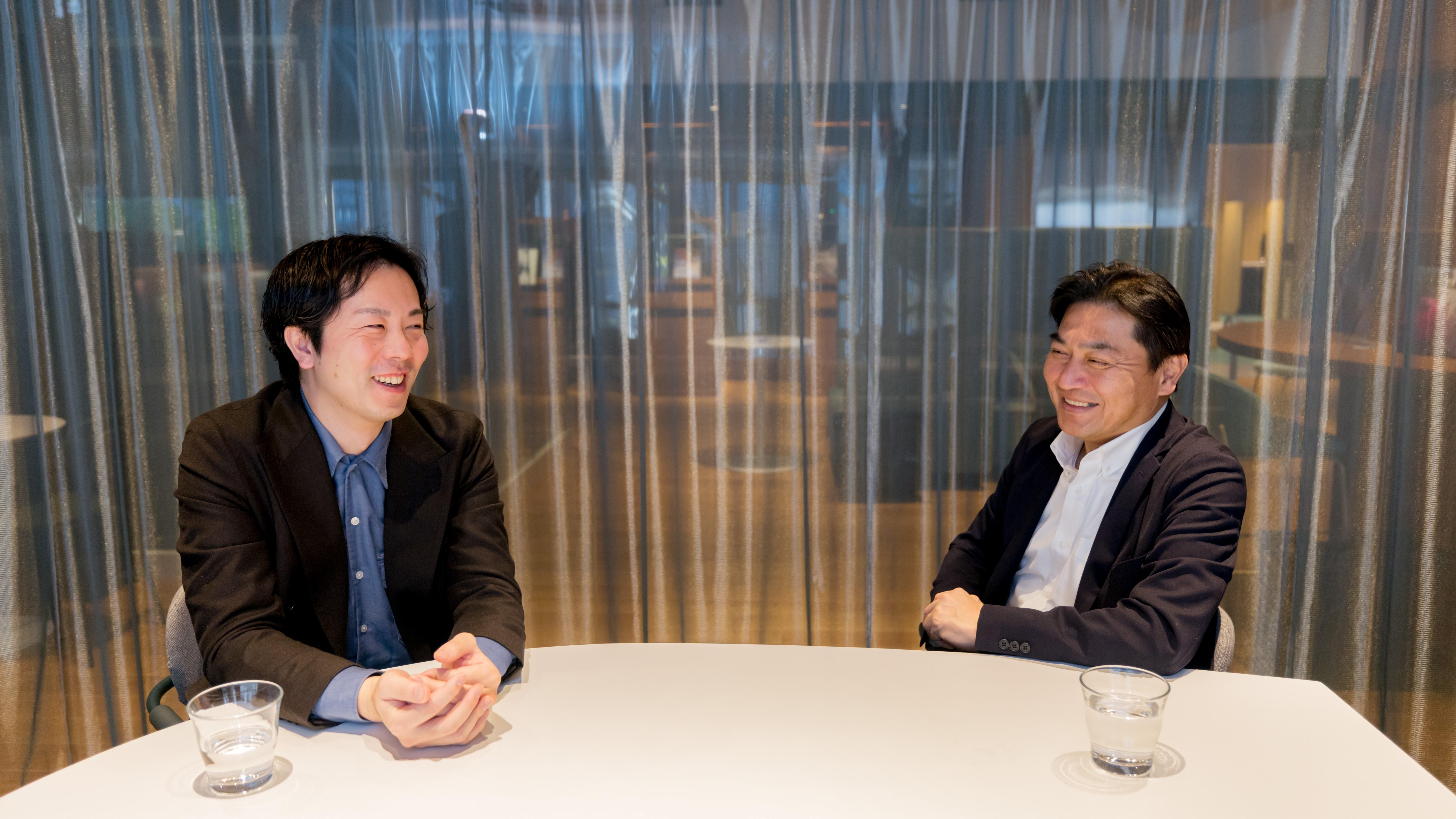 「三井住友銀行(インタビュー当時)の泉純氏とCCCの堤晃」のインタビュー画像